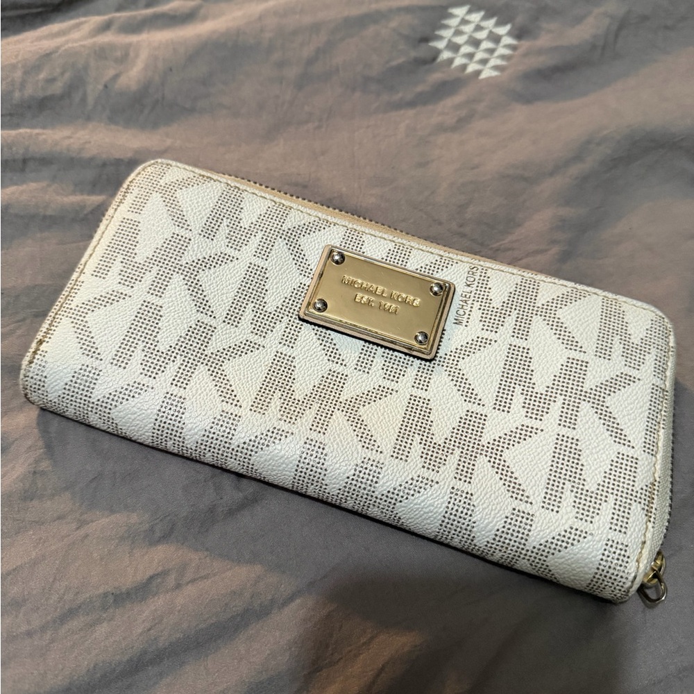 Michael Kors White and Cream Wallet